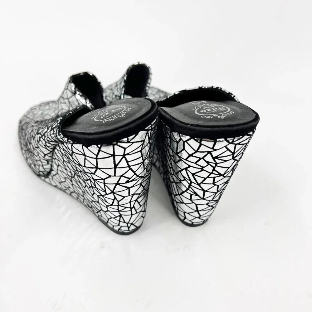 ✅ JEFFREY CAMPBELL SILVER AND BLACK ASYMMETRICAL METALLIC WEDGES SIZE‎ 9
